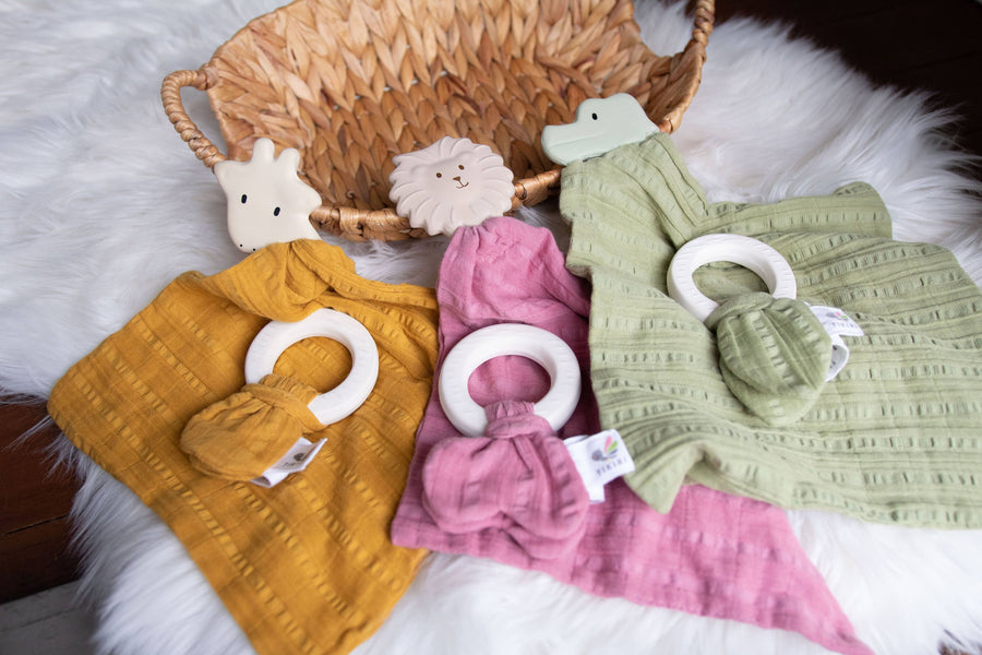 Lion Comforter in Dusty Pink Muslin w/Natural Rubber Teether