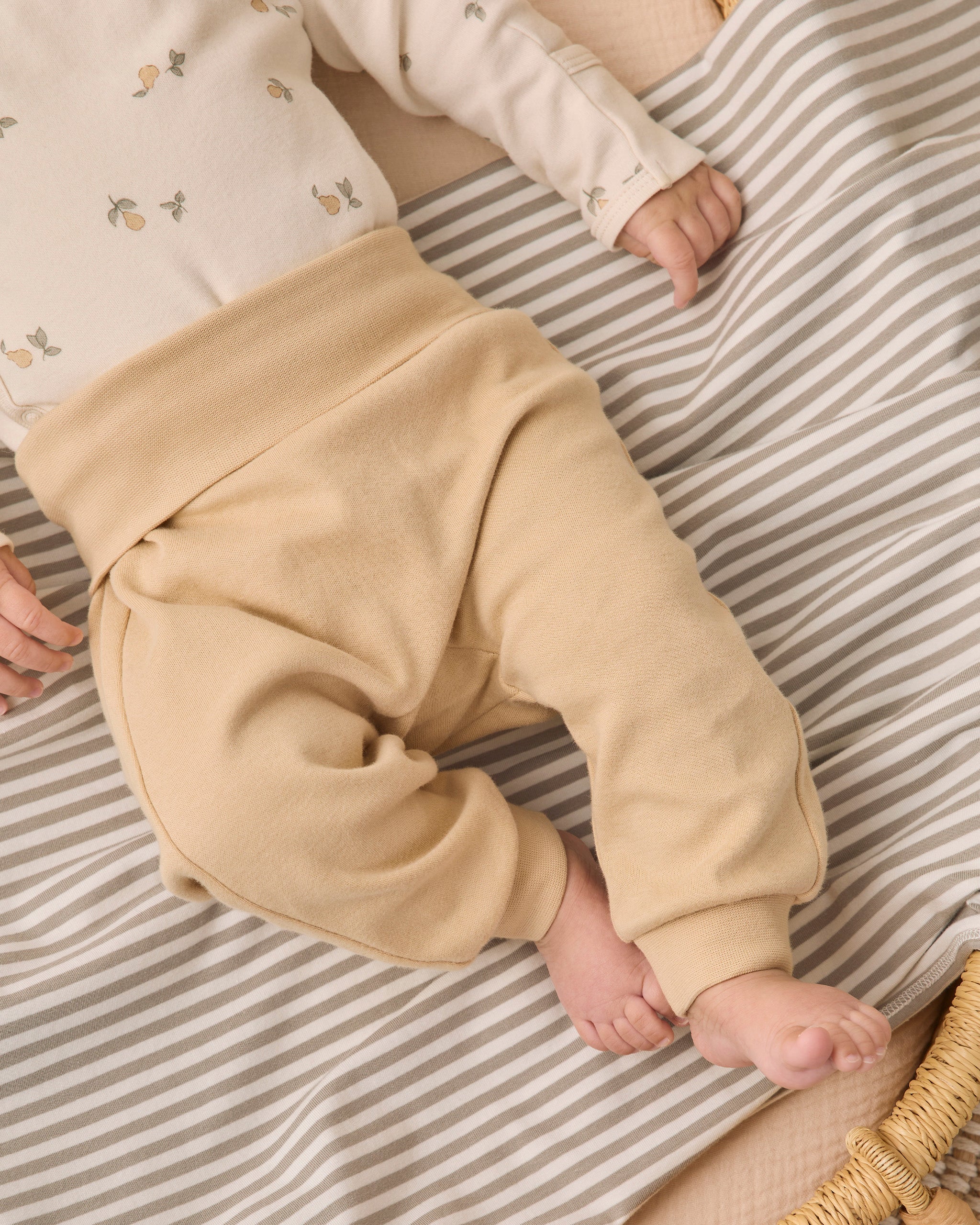Side Snap Bodysuit and Pant Set - Pears