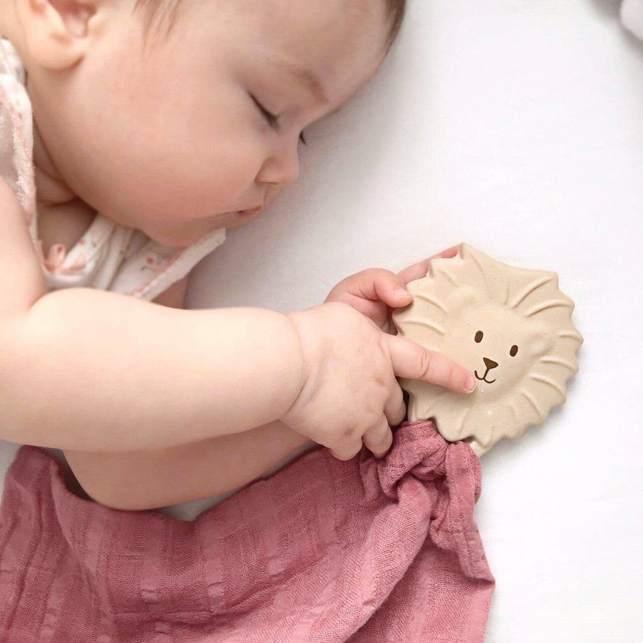 Lion Comforter in Dusty Pink Muslin w/Natural Rubber Teether