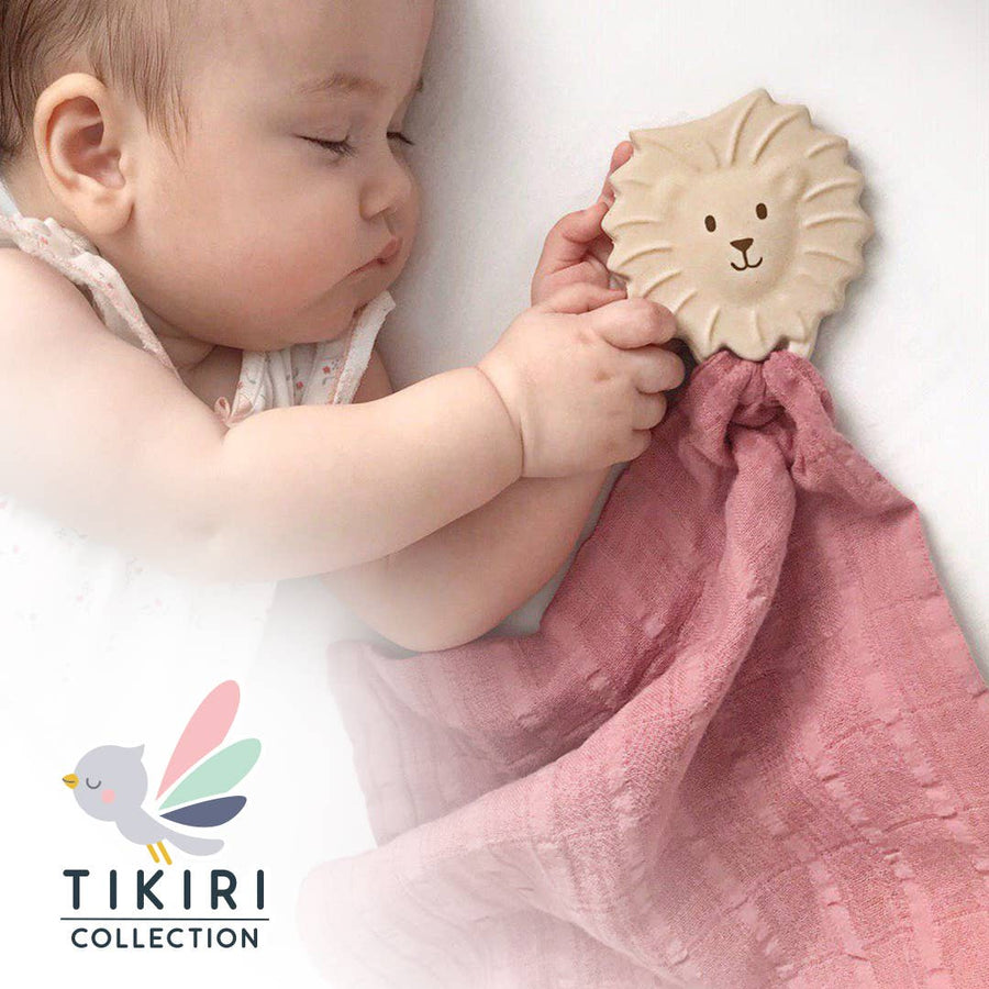 Lion Comforter in Dusty Pink Muslin w/Natural Rubber Teether