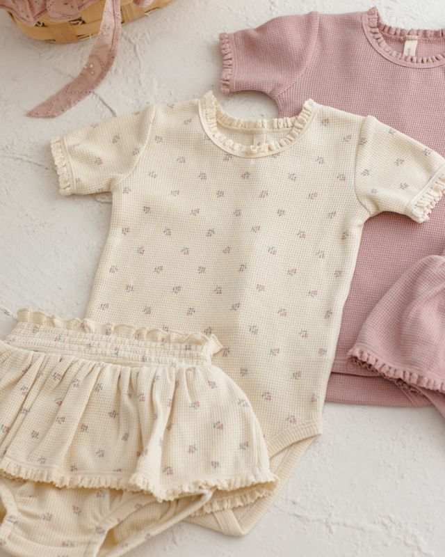 Short Sleeve Waffle Bodysuit - Mauve Ditsy